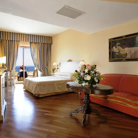 Punta Campanella & 4* Massa Lubrense