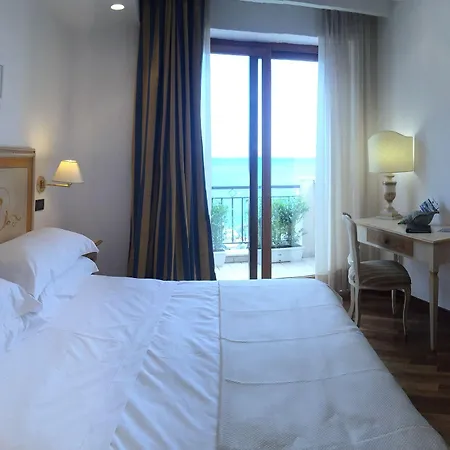 Punta Campanella &