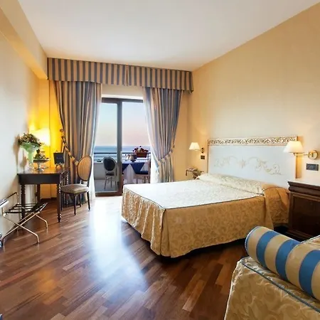 Punta Campanella & 4* Massa Lubrense
