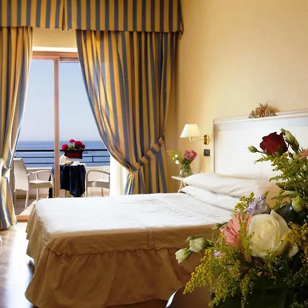 Punta Campanella & Hotel 4*