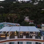Szálloda Punta Campanella & 4*
