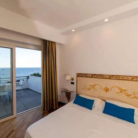 Punta Campanella &