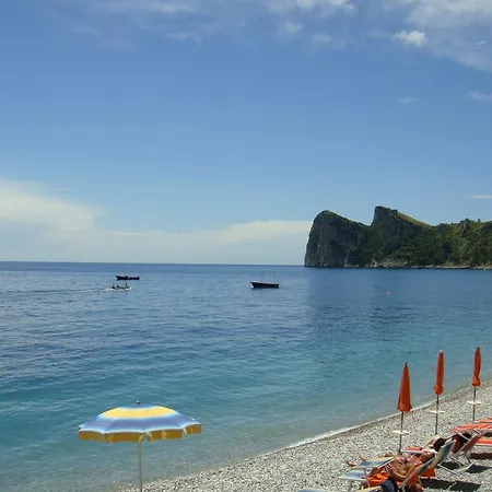 Punta Campanella &