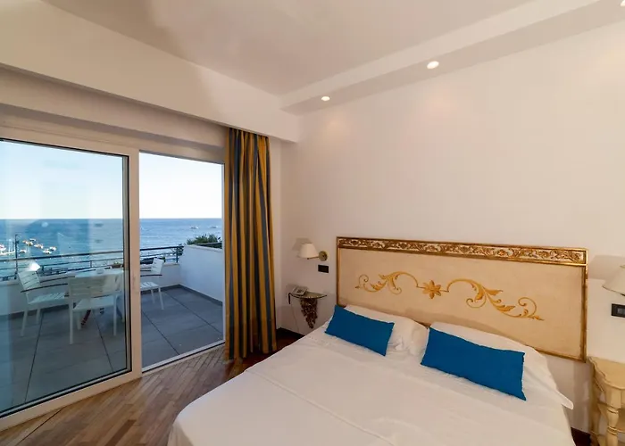 Punta Campanella &