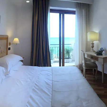 Punta Campanella & Hotel
