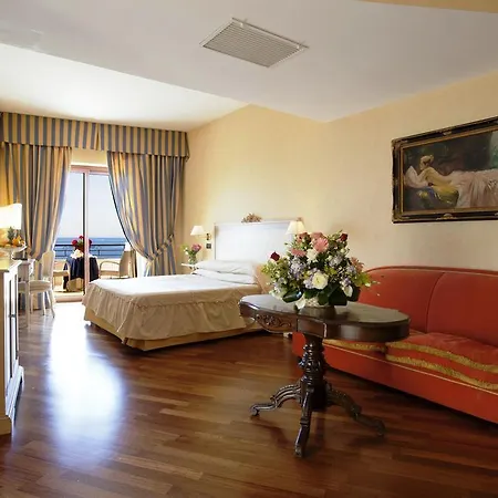 Punta Campanella & 4* Massa Lubrense