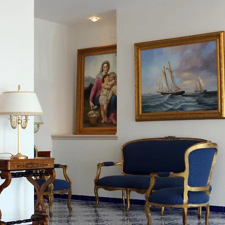 Punta Campanella & ماسّا لوبْرينسِ