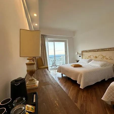 Punta Campanella & 4* ماسّا لوبْرينسِ