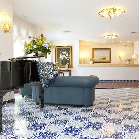 Punta Campanella & Hotel 4*
