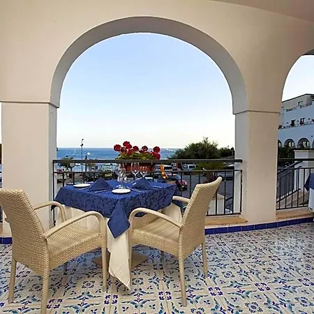 Punta Campanella & Hotel 4*