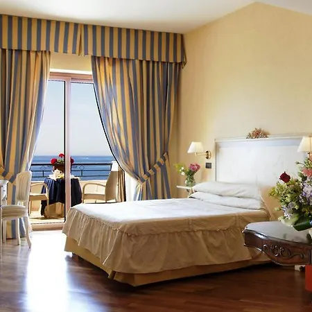 Punta Campanella & 4* Massa Lubrense