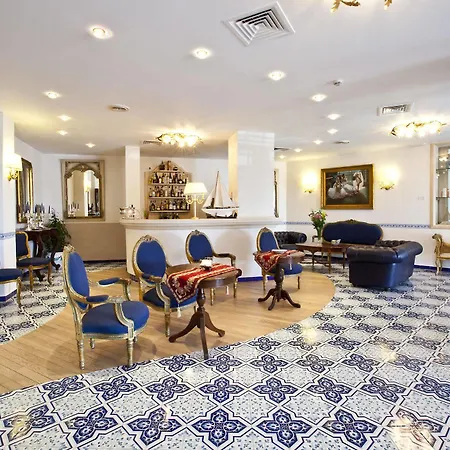 Hotel Punta Campanella & 4*