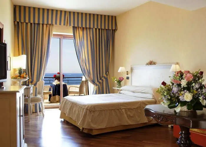 Punta Campanella & 4* Massa Lubrense